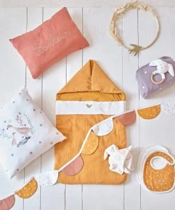 Maisons Du Monde Coussins Enfant Coussin à Motifs Blancs, Bleus Et Rose, 40x40 -Coussins enfant Soldes 2022 coussin a motifs blancs bleus et rose 40x40 1000 2 36 225864 6