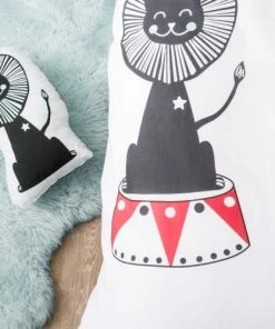 Future Home Coussins Enfant Coussin Coton Blanc Avec Lion Noir 36x25cm -Coussins enfant Soldes 2022 coussin coton blanc avec lion noir 36x25cm 2