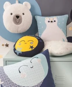 Future Home Coussins Enfant Coussin Coton Bleu Avec Ours Blanc 40x40cm 8 Future Home Coussins Enfant Coussin Coton Bleu Avec Ours Blanc 40x40cm -Coussins enfant Soldes 2022 coussin coton bleu avec ours blanc 40x40cm 2