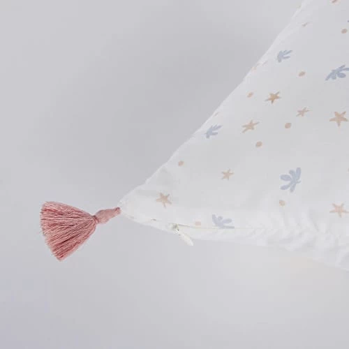 Maisons Du Monde Coussins Enfant Coussin En Coton Bio écru, Corail Et Bleu Imprimé à Pompons 40x40 5 Maisons Du Monde Coussins Enfant Coussin En Coton Bio écru, Corail Et Bleu Imprimé à Pompons 40x40 – Image 3