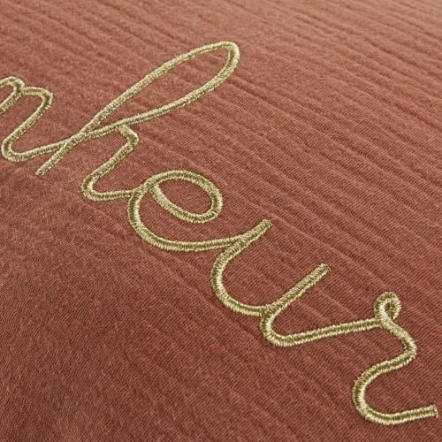 Maisons Du Monde Coussins Enfant Coussin En Gaze De Coton Imprimé "Bonheur" Doré Et Terracotta, 25x40 6 Maisons Du Monde Coussins Enfant Coussin En Gaze De Coton Imprimé "Bonheur" Doré Et Terracotta, 25x40 – Image 4