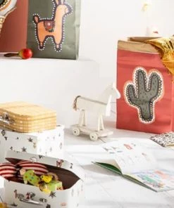 Future Home Boîtes Et Paniers De Rangements Enfant Lot De 2 Valises En Carton Imprimé Blanc Et Jaune -Coussins enfant Soldes 2022 lot de 2 valises en carton imprime blanc et jaune 2