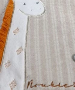 Noukie's Accessoires De Salle De Bain Enfant Protège Carnet De Santé Tiga La Girafe TSO -Coussins enfant Soldes 2022 protege carnet de sante tiga la girafe tso 3