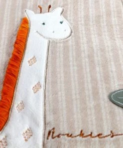 Noukie's Accessoires De Salle De Bain Enfant Protège Carnet De Santé Tiga La Girafe TSO -Coussins enfant Soldes 2022 protege carnet de sante tiga la girafe tso 4