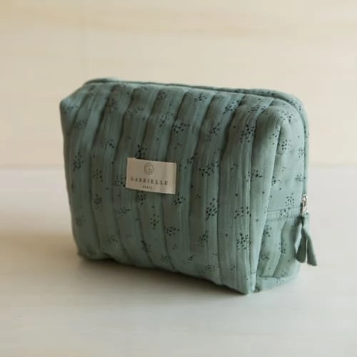 Gabrielle Paris Accessoires De Salle De Bain Enfant Trousse De Toilette En Gaze De Coton Bio à Motifs Vert 4 Gabrielle Paris Accessoires De Salle De Bain Enfant Trousse De Toilette En Gaze De Coton Bio à Motifs Vert – Image 2