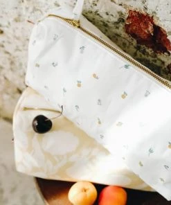 Cocoeko Accessoires De Salle De Bain Enfant Trousse De Toilette Week-end Délice -Coussins enfant Soldes 2022 trousse de toilette week end delice 2