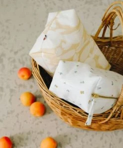 Cocoeko Accessoires De Salle De Bain Enfant Trousse De Toilette Week-end Délice -Coussins enfant Soldes 2022 trousse de toilette week end delice 3